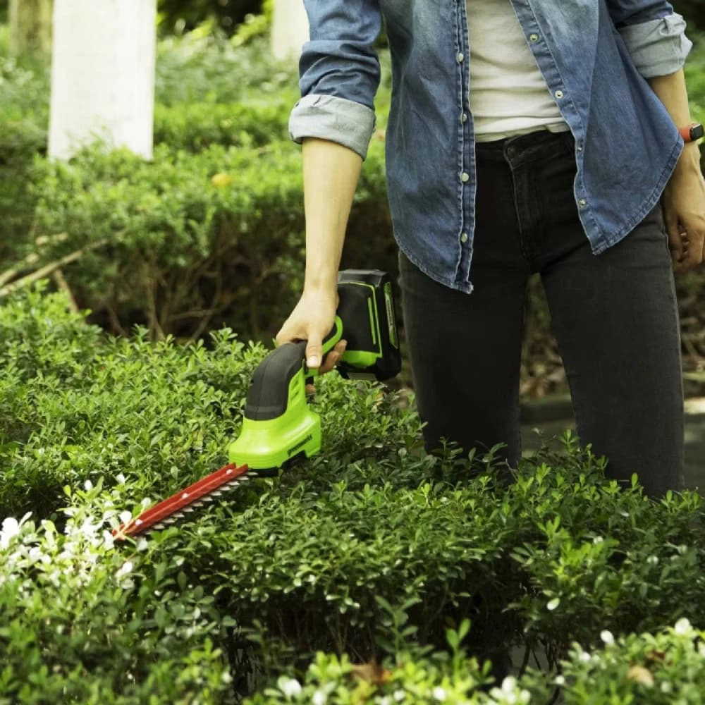 Greenworks 8" Shear Shrubber Hedge Trimmer - Image 2